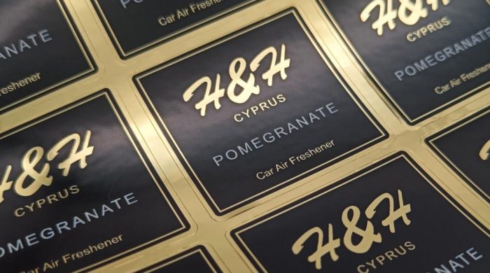 Lipnios_etiketes_ant_auksines_pleveles